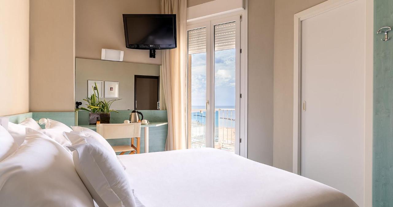 Victoria Palace Hotel Cattolica Eksteriør billede