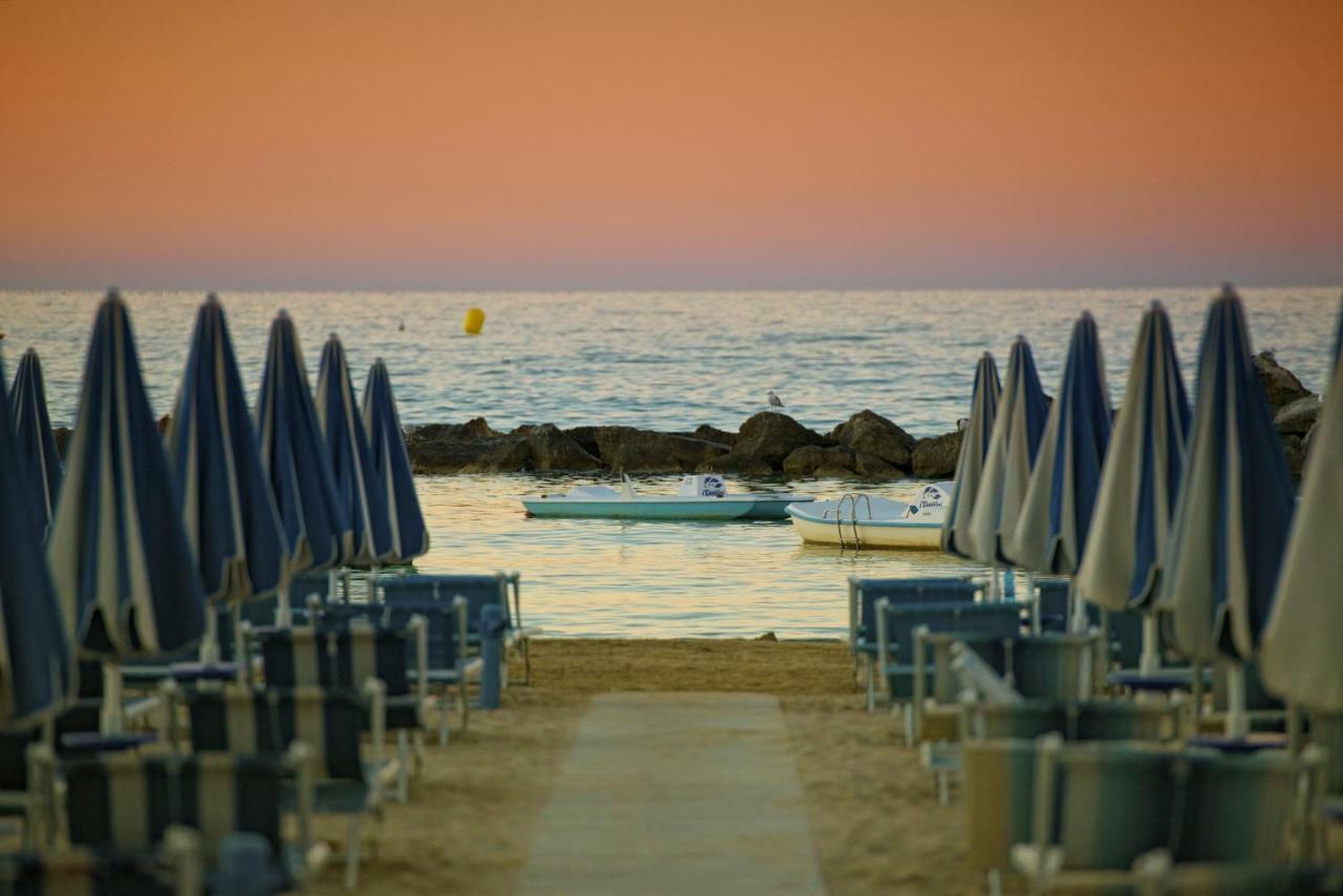 Victoria Palace Hotel Cattolica Eksteriør billede